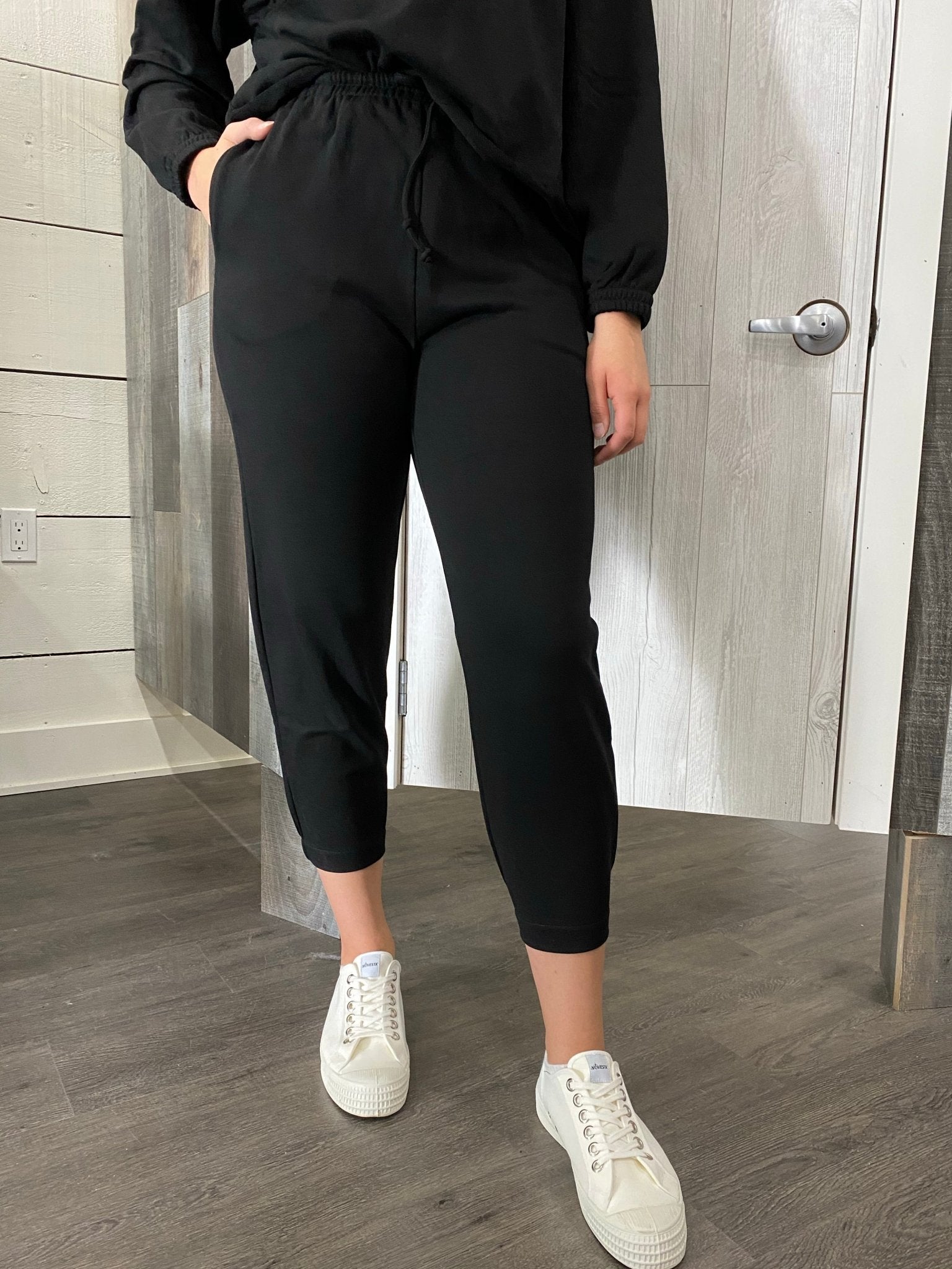 Cropped Jogger  In Soft Focus – Metanoia Boutique